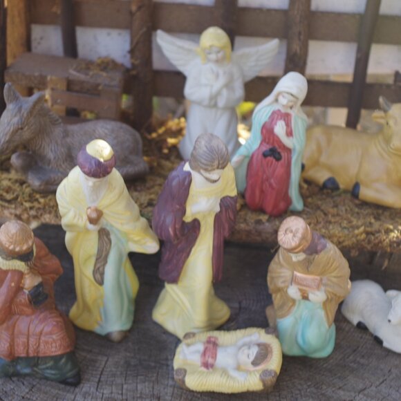 Vintage  Nativity Set - Picture 4 of 5